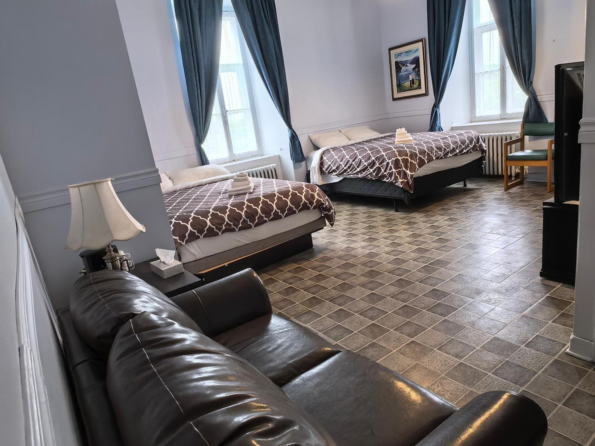 Auberge Du Couvent Saint-Casimir Екстериор снимка